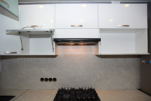 Светлый кухонный гарнитур в скандинавском стиле